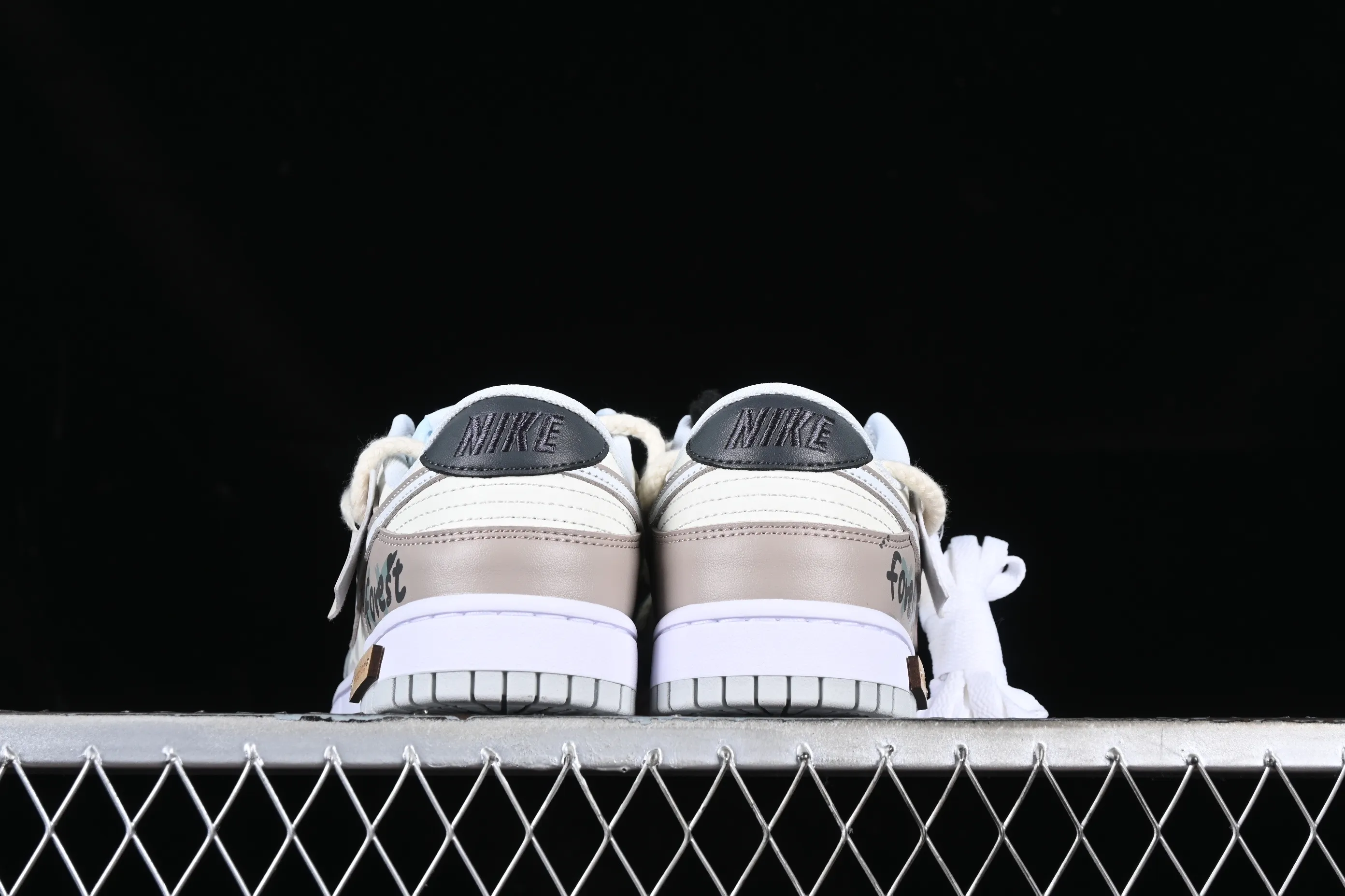 All Categories Nk SB Dunk Series Nk SB Dunk Low Low-top sneakers Customized large box Nk Dunk Low Panda Prank-Jungle Crossing Forest Fruit SB strap low-top casual sneakers DV0831-101